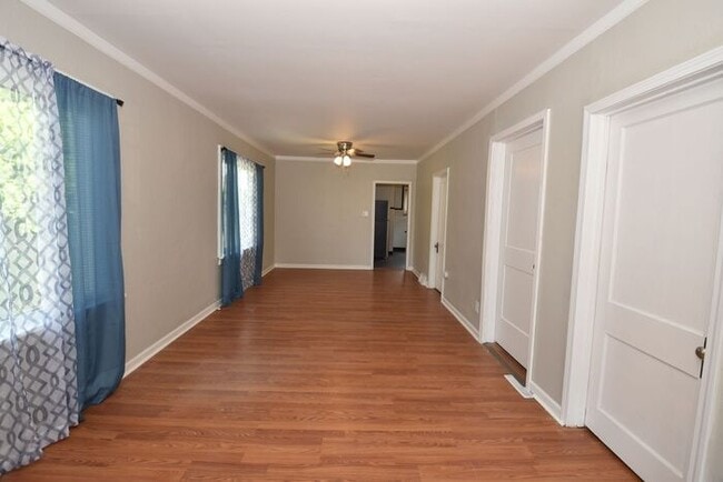 Building Photo - Mishawaka- near Bethel University, shoppin...