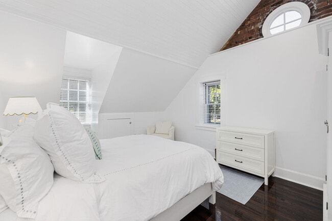 Building Photo - 8 Brenton Rd