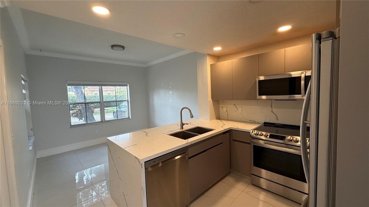 Primary Photo - 8480 NW 139th Ln