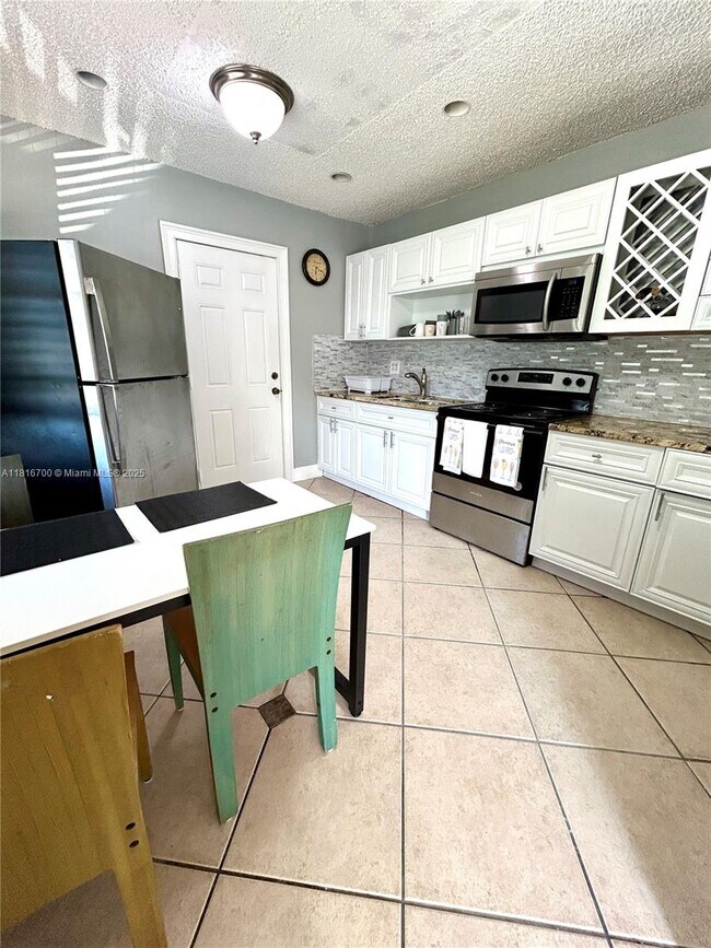 Foto del edificio - 5726 SW 20th St