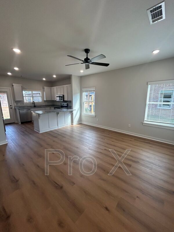 Foto del edificio - 621 Cosmos St