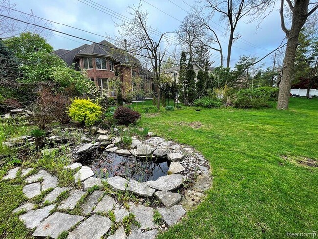 Foto del edificio - 2145 Lakeshire Dr