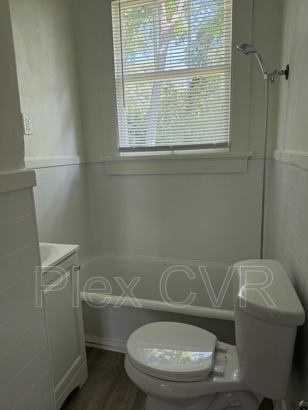 Building Photo - 2711 Pecan St