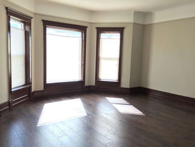 Foto del edificio - 2934 W Washington Blvd