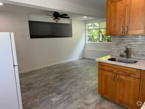 Building Photo - 2258 Palolo Ave