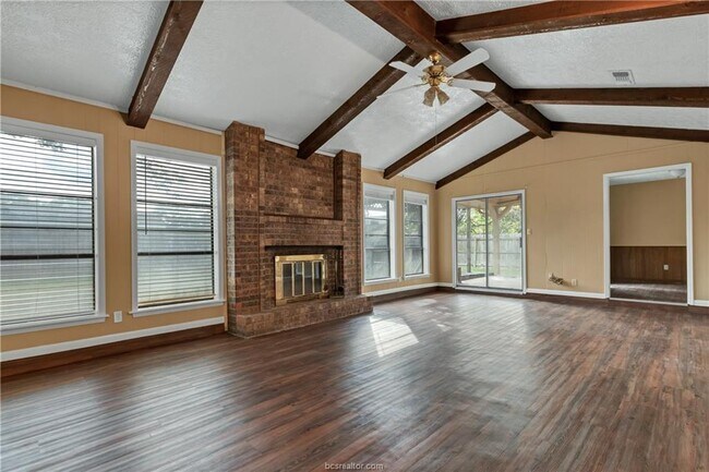Building Photo - 2727 Jennifer Cir