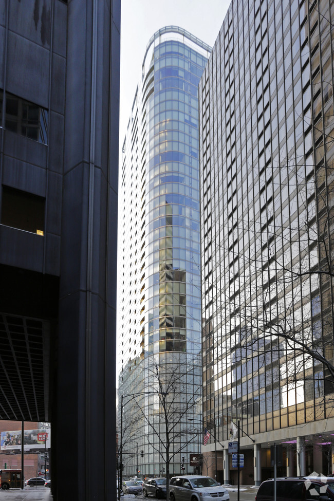 Foto del edificio - 600 N Fairbanks Ct