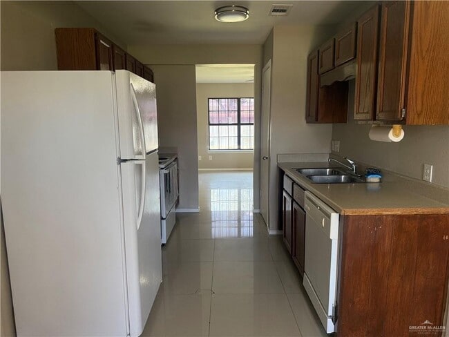 Building Photo - 11 South Dr