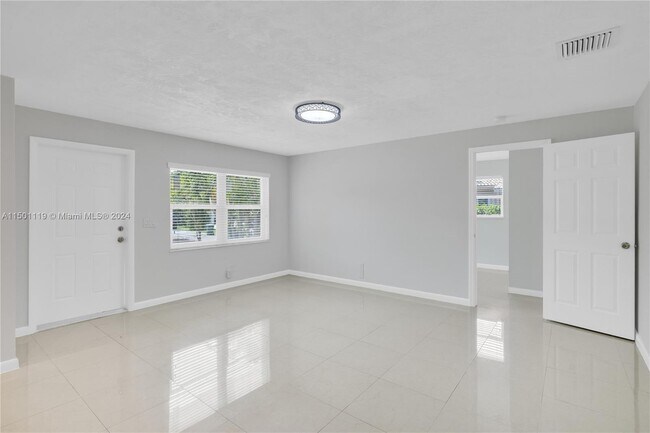 Foto del edificio - 1153 NE 119 St