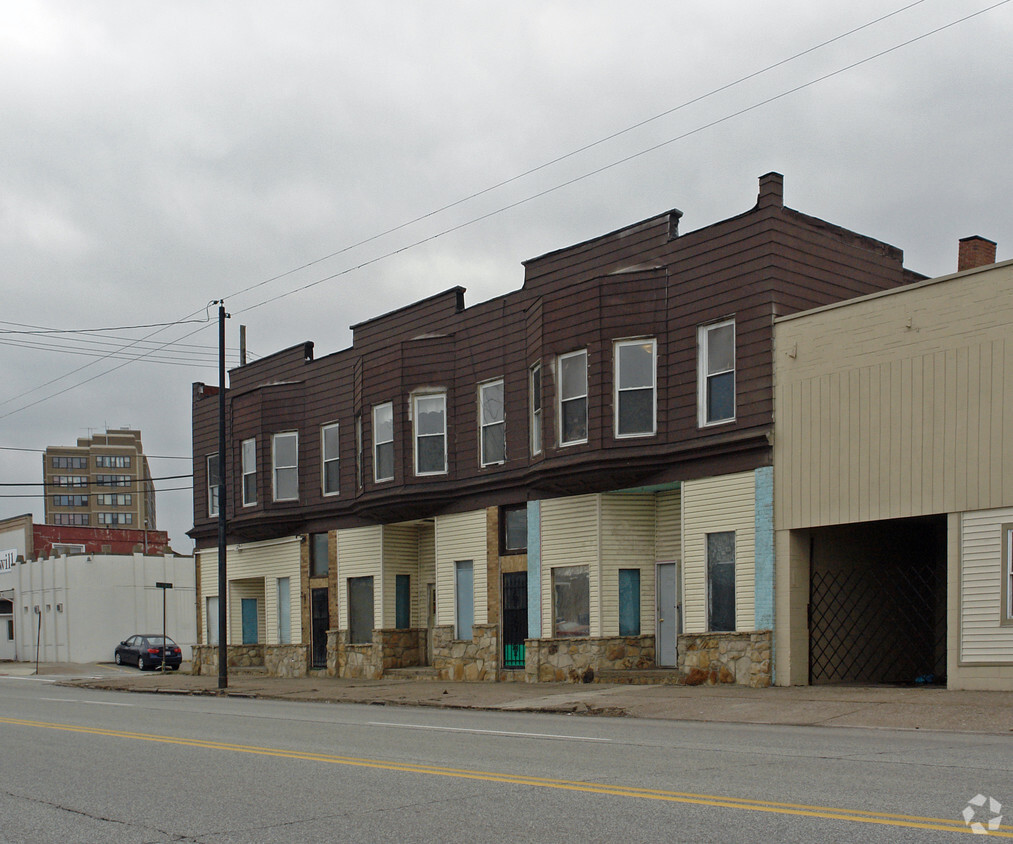 Building Photo - 1550-1562 Broadway Ave