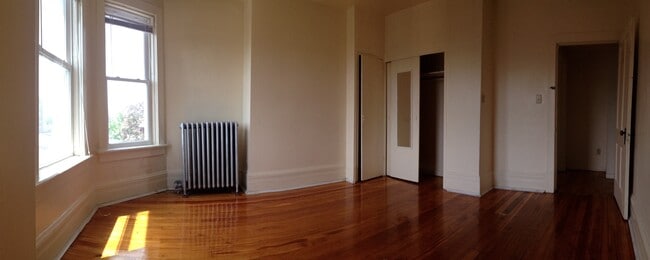 Building Photo - 1720 W Kilbourn Ave