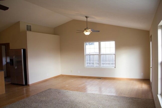 Foto del edificio - 1515 Candlewick Ln