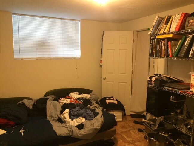 Building Photo - ALLSTON 4 BED/2 BATH FOR $1K/PERSON