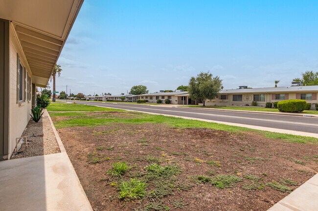 Building Photo - 10433 N 105th Ave