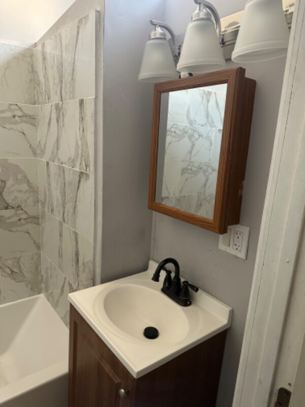 9 Abner St Unit 3rd fl, West Haven, CT 06516 Room for Rent in West