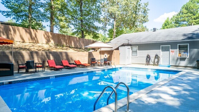 Foto del edificio - 1309 Country Oaks Dr