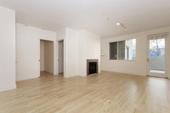 Building Photo - 1 bedroom in Oakland CA 94612