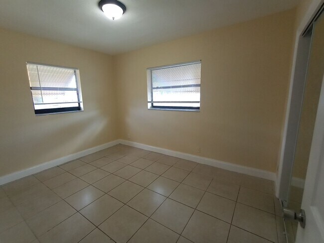 Foto del edificio - 3/2 HOME FOR RENT.  FENCED BACK YARD