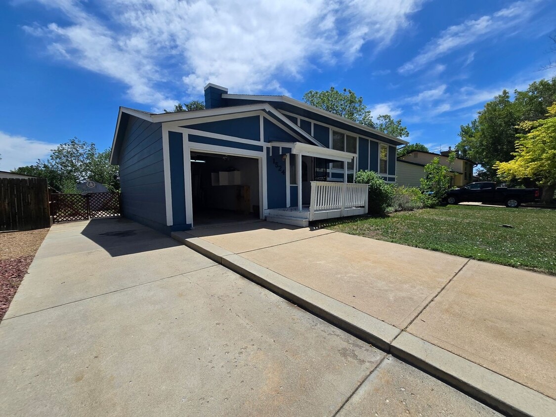 4 Bedroom Home in Broomfield - 4 Bedroom Home in Broomfield