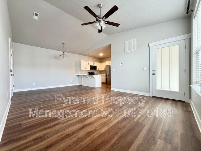 Building Photo - 936 W Big Ben Ln