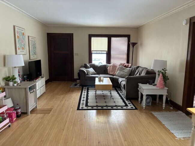 Foto del edificio - Great 3 Bed 1 Bath close to Water St. and UWEC! Available June 1st!