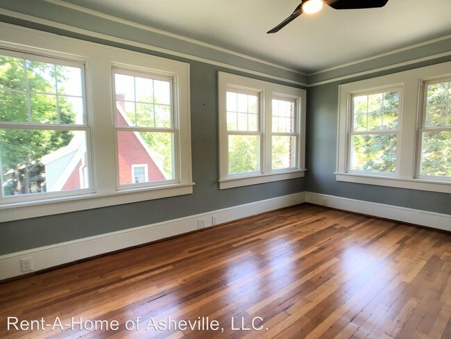 Foto del edificio - 3 br, 3 bath House - 16 Colonial Place