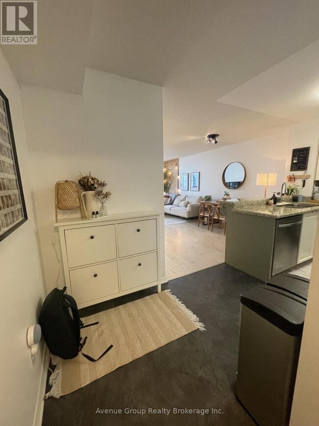 Building Photo - 750 Bay St.