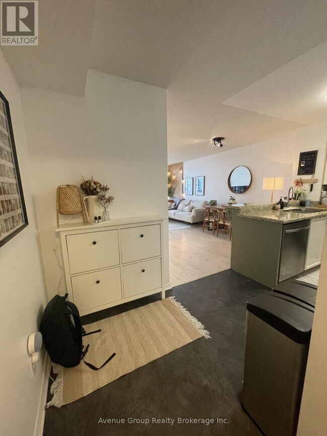 Photo du bâtiment - 750 Bay St.