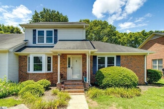 Building Photo - 9 Hillington Pl
