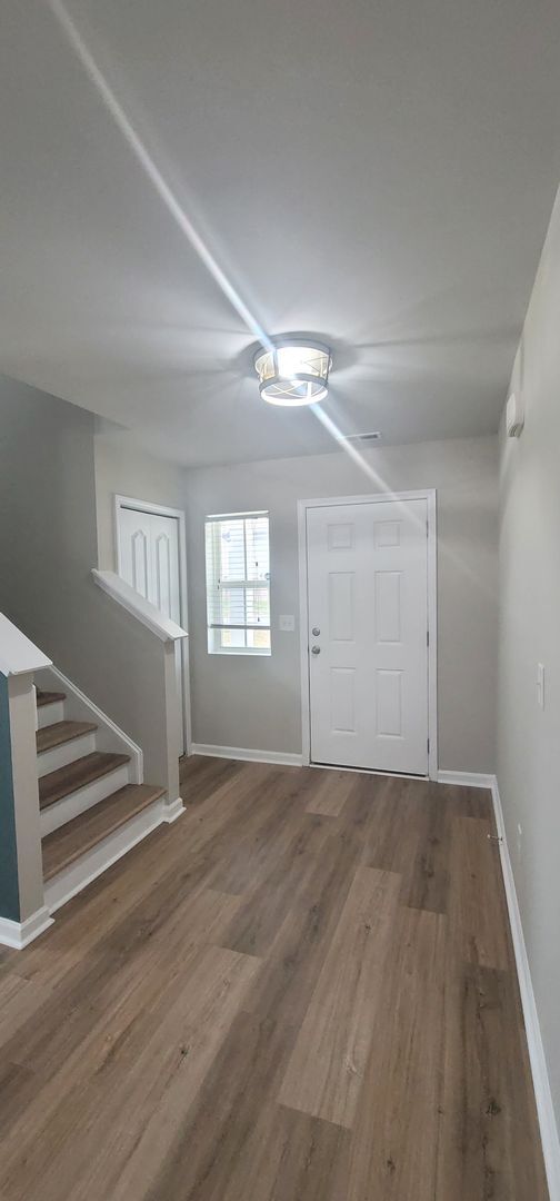 Building Photo - Like New- Immaculate 2-Story Home w/ 5 Bed...