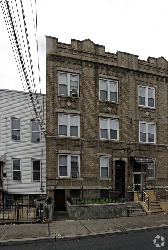 Building Photo - 313 Summit Ave
