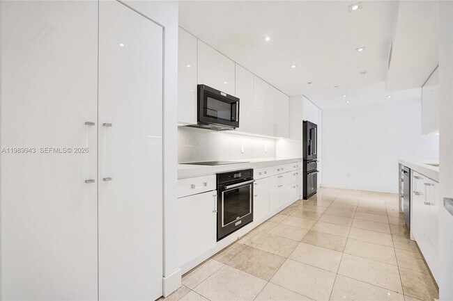 Building Photo - 10175 Collins Ave