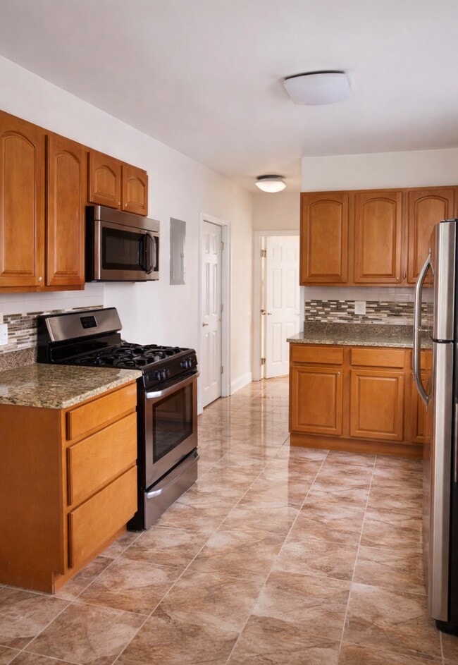 Building Photo - 753 Broadway