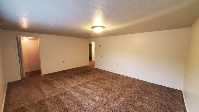 Building Photo - 767 Lisonbee Ave S