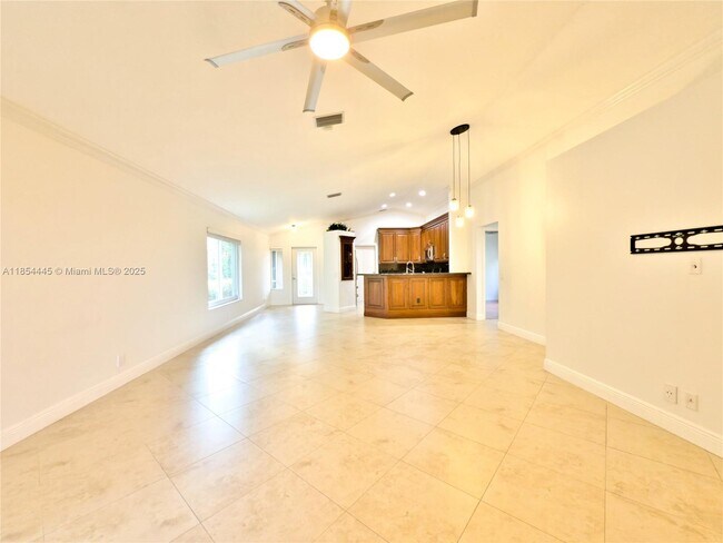 Building Photo - 1583 Presidio Dr
