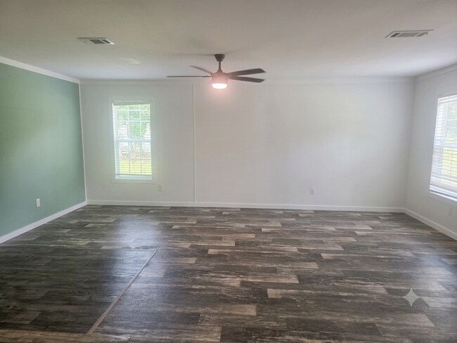 Building Photo - 18043 Ferry Ave