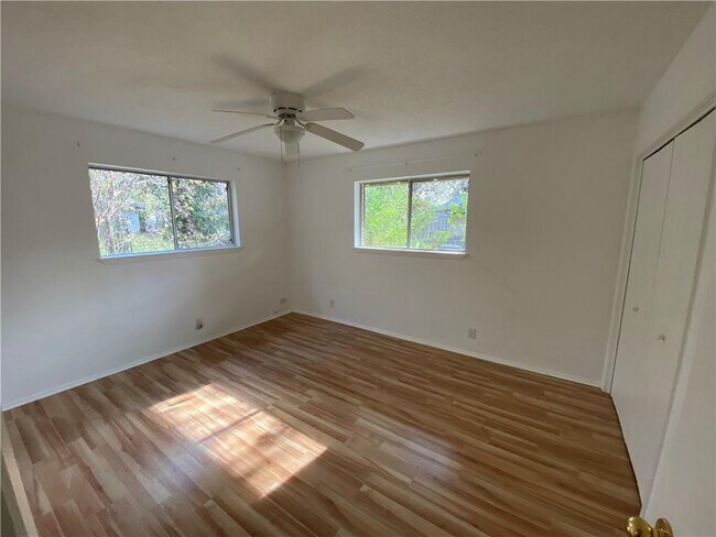 Foto del edificio - 8311 Hathaway Dr