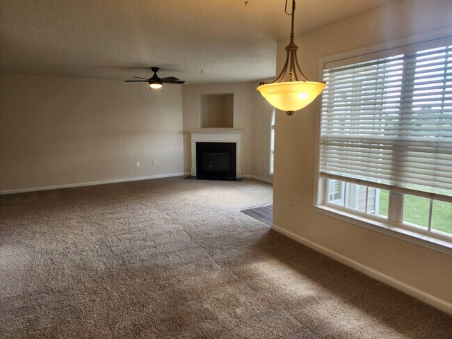 Building Photo - 6105 Hedgecock Cir