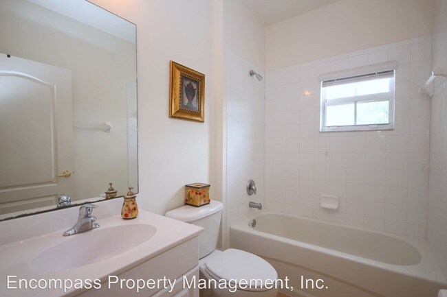 Foto del edificio - 3435 Laurel Greens Ln S