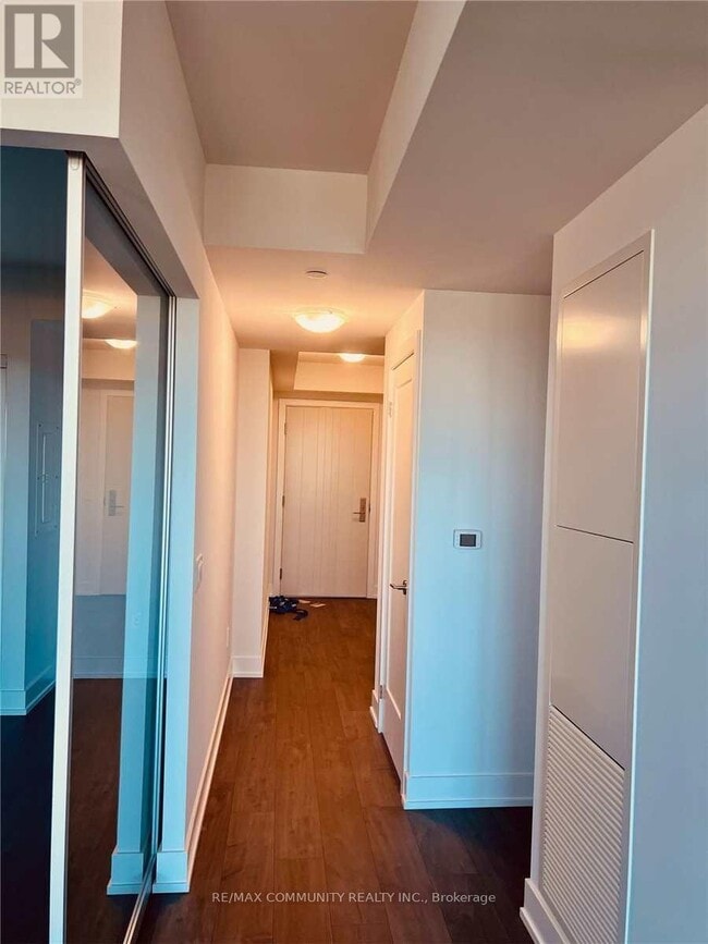 Building Photo - 2550 Simcoe St N