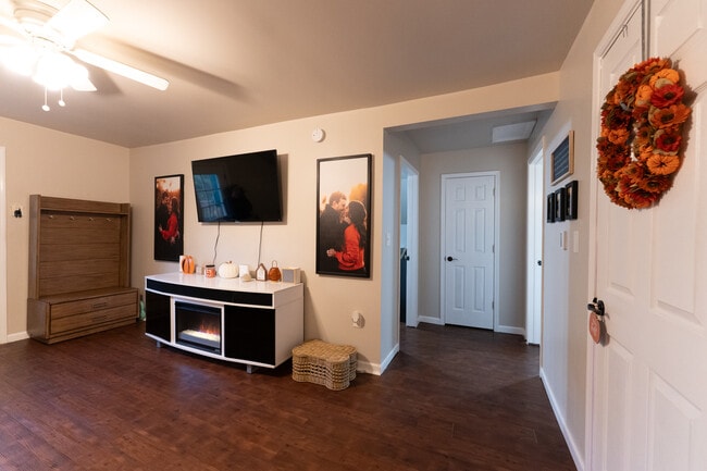 Building Photo - 1333 Saint Johns Ln