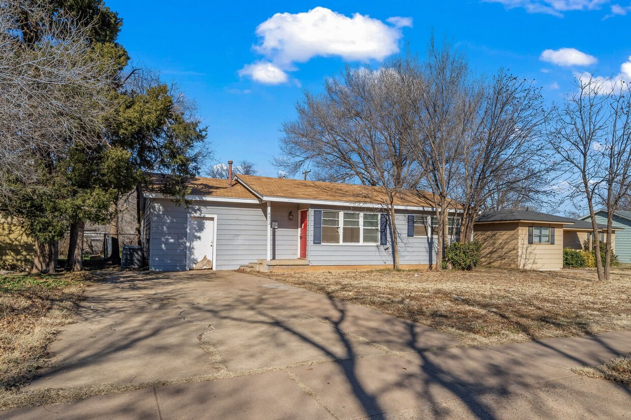 Primary Photo - Vintage Home in Medical District