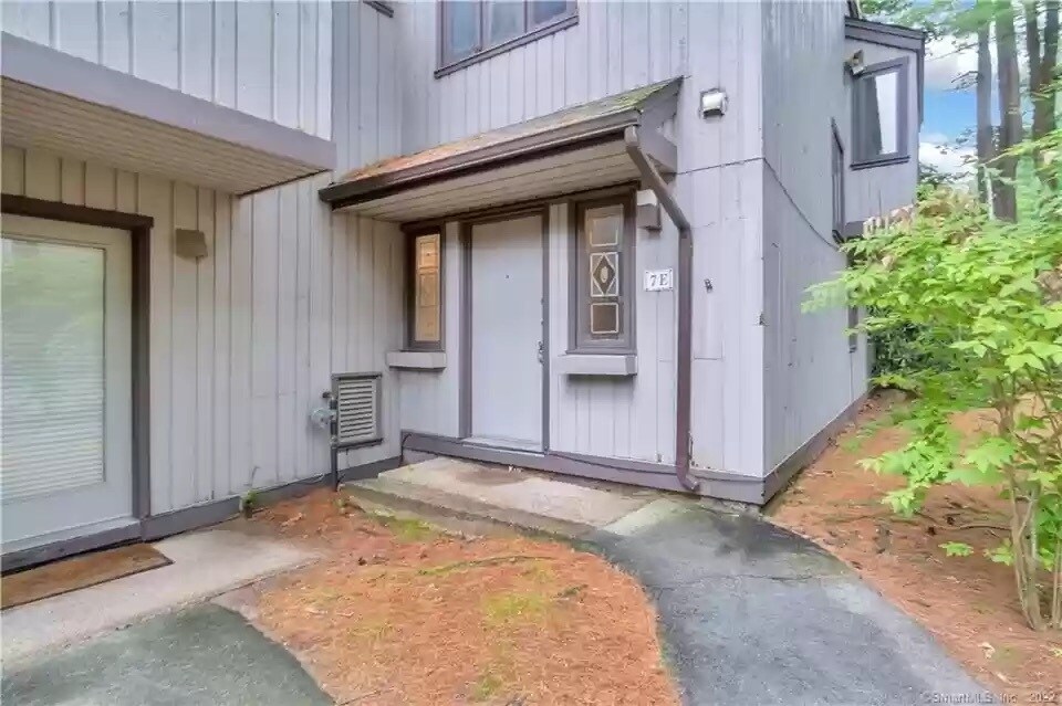7 Staunton Ct Unit E, Farmington, CT 06032 Condo for Rent in