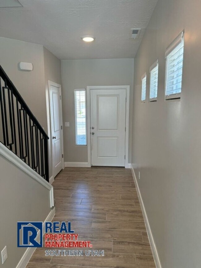 Building Photo - Brand New - River Trail Townhome