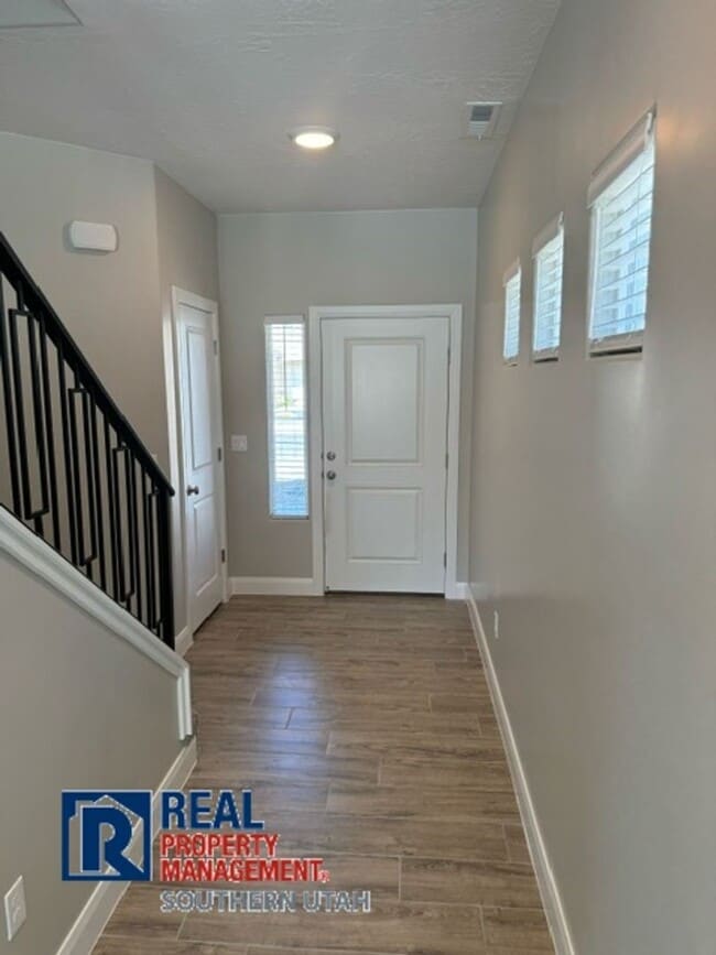 Foto del edificio - Brand New - River Trail Townhome