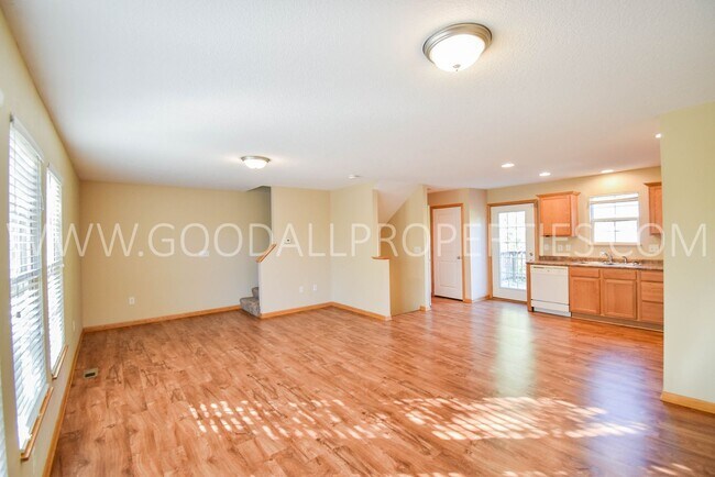 Foto del edificio - 2 Bedroom, 2 1/2 Bath Townhome in Urbandal...