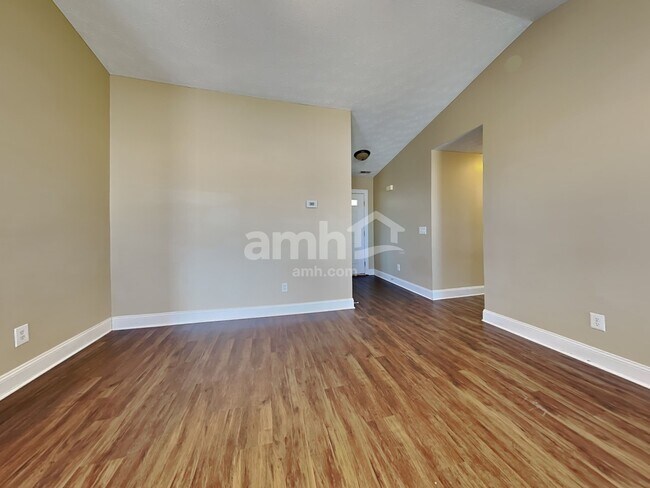 Building Photo - 146 Green Knoll Dr