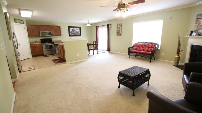 Foto del edificio - Spacious 3 Bedroom/ 3 Bath with Office!