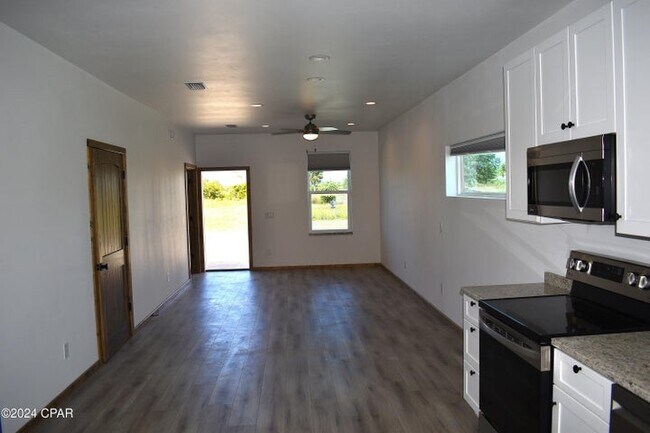 Foto del edificio - 318 Hatley Dr