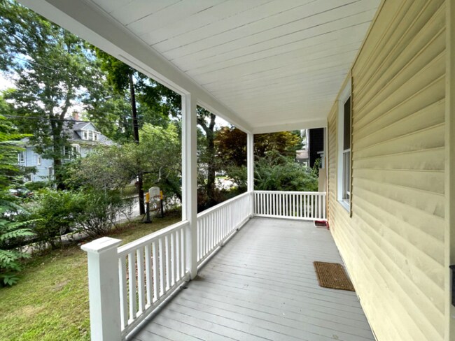 Building Photo - 15 Maple Park